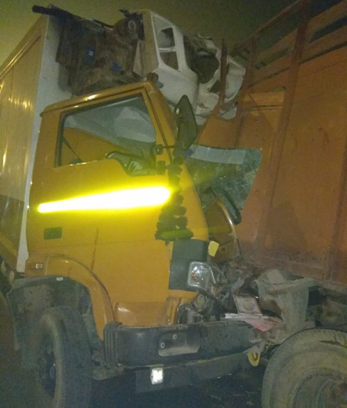 एक्सप्रेस वे पर हादसे में कैंटर सवार की मौत