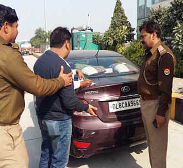 यमुना एक्सप्रेस वे पर डेढ़ सौ की स्पीड से दौड़ने वाले पकड़े गए