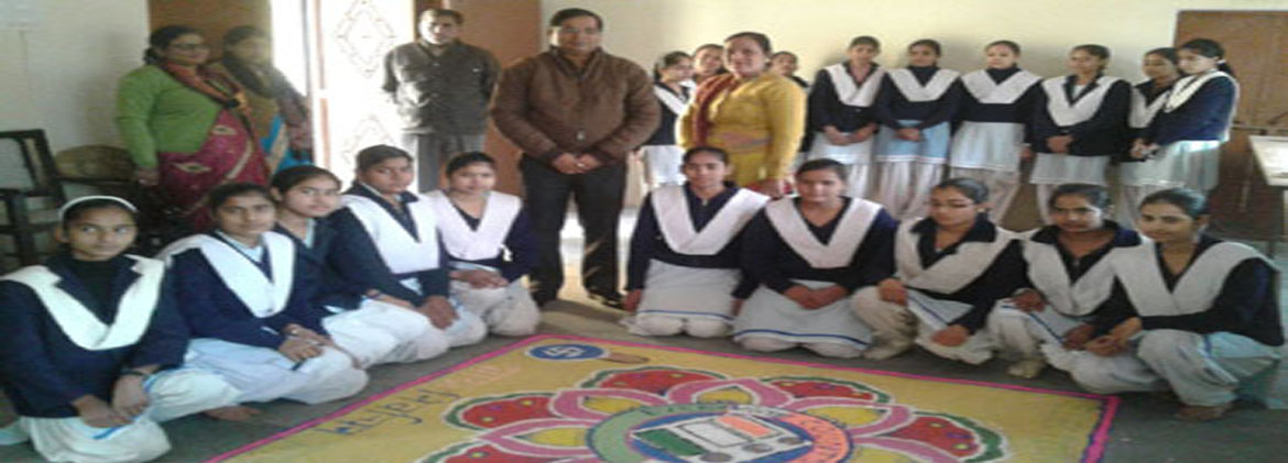 कन्या इंटर काॅलेज में रंगोली कार्यक्रम