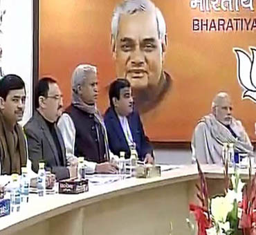 यूपी और उत्तराखंड के उम्मीदवारों की सूची को अंतिम रूप देने भाजपा कार्यालय पहुंचे मोदी