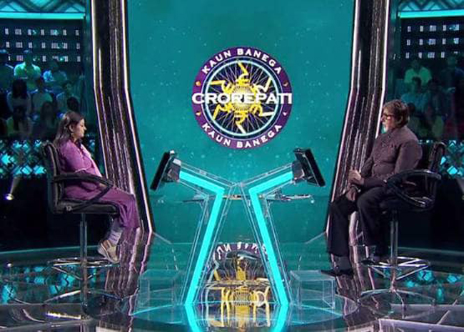 KBC : ग्रेटर नोएडा की दीपिका शर्मा को अभिताभ बच्चन ने बताया टिक टोक क्वीन, लेकिन बता नहीं पायी यह छोटा सा उत्तर