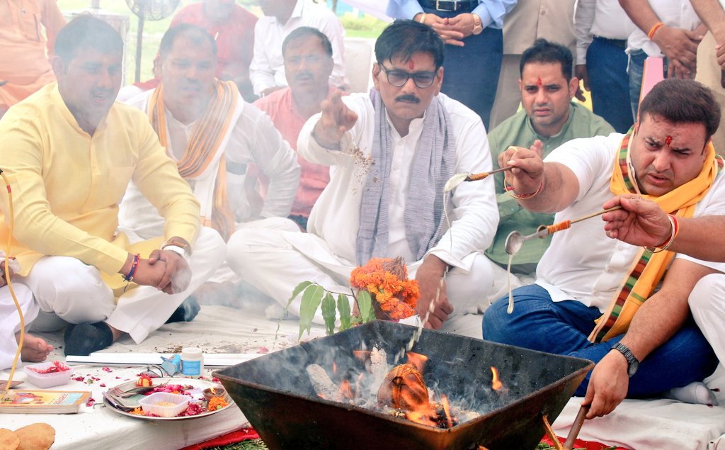 विधायक धीरेंद्र सिंह ने रामलीला के लिए भूमि पूजन किया, 29 सितम्बर को शुभारंभ