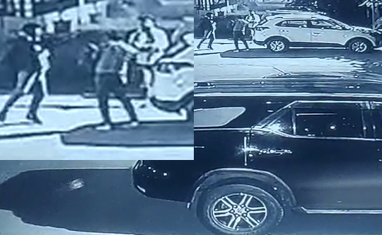VIDEO: गौर सिटी में प्रोपर्टी डीलर पर दो शूटरों की ताबड़तोड़ फायरिंग