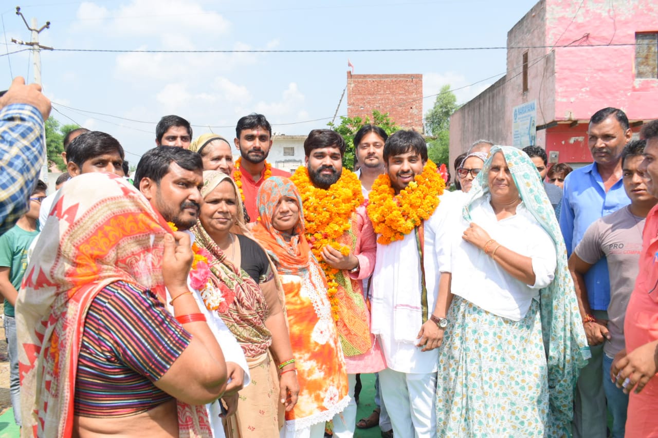 अन्नू पंडित और अभिषेक सिंह ने युवाओं से किया जनसंपर्क