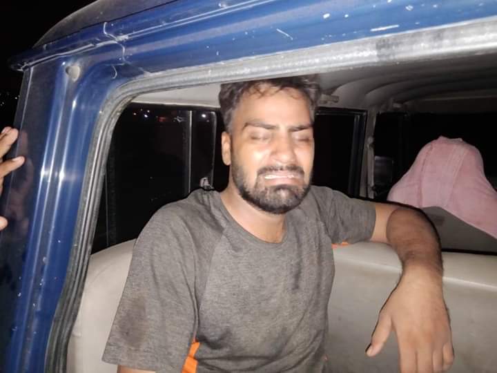 ग्रेटर नोएडा वेस्ट: चेन स्नेचर्स को लगी गोली तो फूट फूटकर रोए, कान पकड़कर माफी मांगी