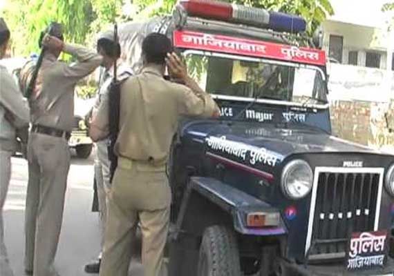 आतंकियों की कार पर UP14 का नंबर, गाजियाबाद पुलिस अलर्ट