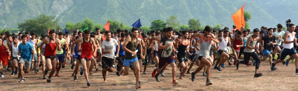 धारा 370 हटने के बाद जम्मू-कश्मीर में सेना भर्ती रैली शुरू, युवकों की भीड़ उमड़ी