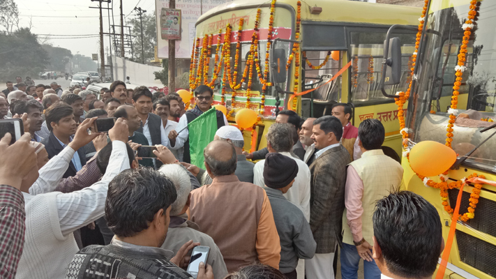 जन सेवा के लिए धीरेन्दर सिंह ने फिर उठाये बड़े कदम, 24 से ज्यादा बसों को हरी झंडी दिखाई