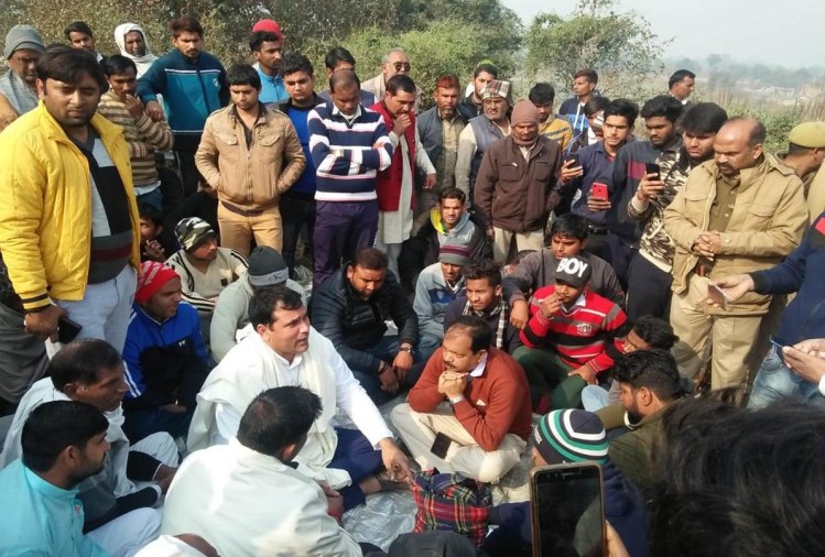 भाजपा विधायक ने बिजली विभाग के अफसरों को बंधक बनाया