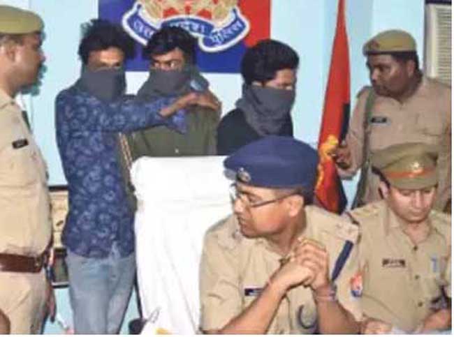 गर्दन की नस दबाकर लूटने वाला गैंग गिरफ्तार