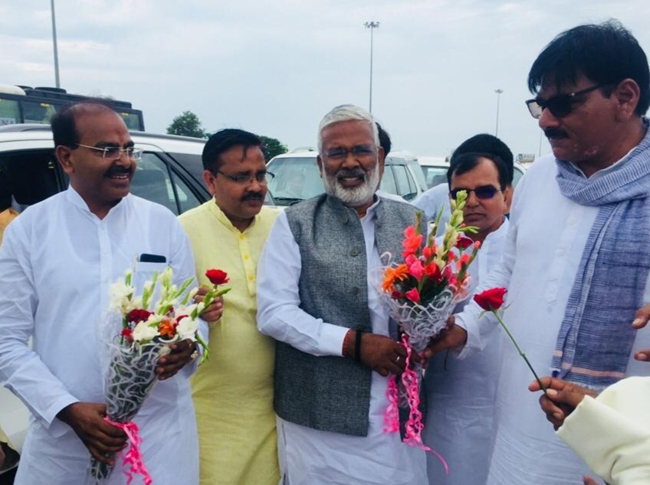 जेवर टोल प्लाजा पर भाजपा प्रदेश अध्यक्ष स्वतन्त्र देव सिंह का जोरदार स्वागत