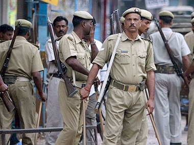ग्रेटर नोएडा - मंदिर की मूर्ति को नुकसान पहुंचाने से गांव में तनाव