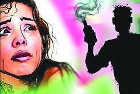 युवती पर तेजाब फेंकने पर युवक समेत तीन महिलाओं को उम्रकैद की सजा