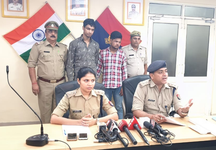 ग्रेनो वेस्ट से लूट और चोरी के वाहन बेचकर जहाज में सफर करने वाले धरे गए