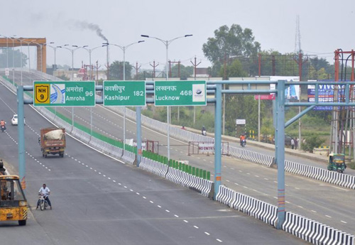 नींद की झपकी लगी और डेढ़ वर्ष की बच्ची समेत पति-पत्नी की मौत