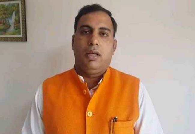 देखिए, किस सपा नेता ने रामगोपाल को बताया गीदड़ और दो कोड़ी के नेता