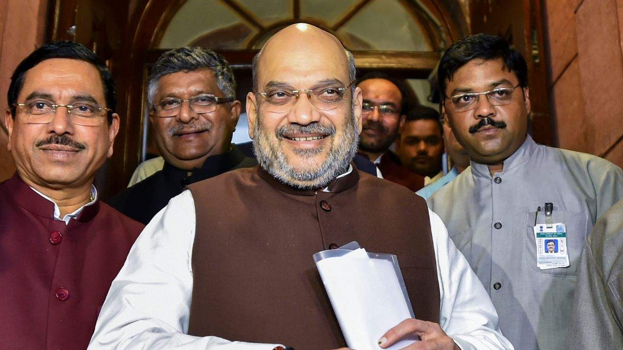 फारुक अब्दुल्ला की कनपटी पर गन रखकर नहीं बुलाया जा सकता: अमित शाह