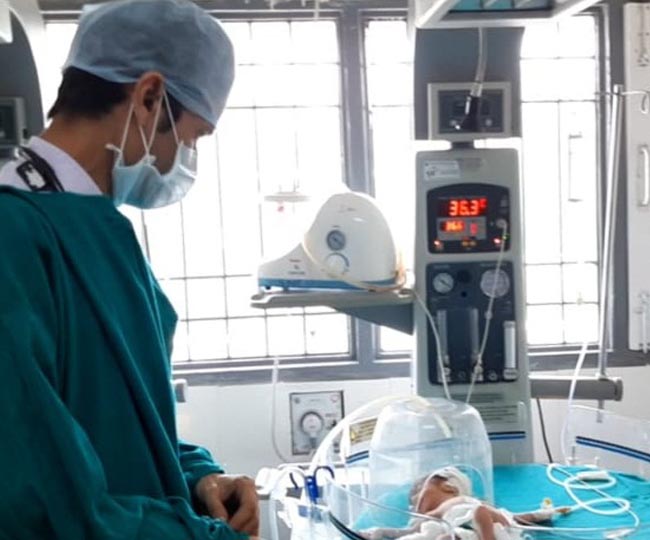 आखिर क्यों फेंका मां ने अपनी बच्ची को नाली में
