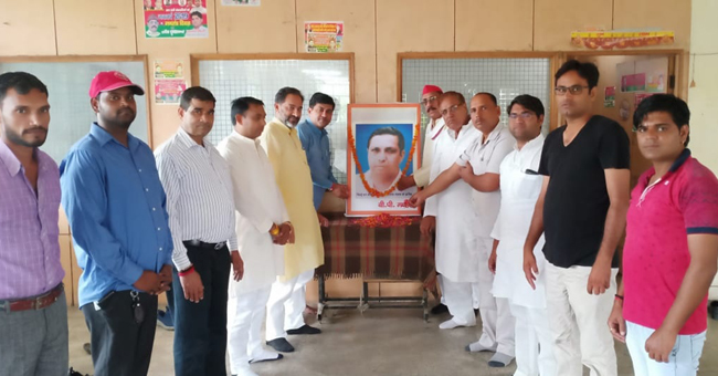 समाजवादी पार्टी गौतम बुद्ध नगर कार्यालय पर मनाई बी पी मंडल की जयंती