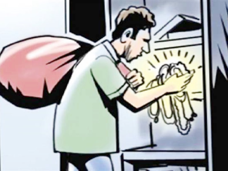 बच्चों को गन पॉइंट पर लेकर 8 लाख की डकैती