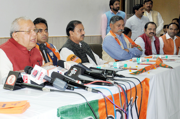 नोएडा से कांग्रेस को बड़ा झटका, पंकज सिंह के समर्थन में उतरे कांग्रेसी