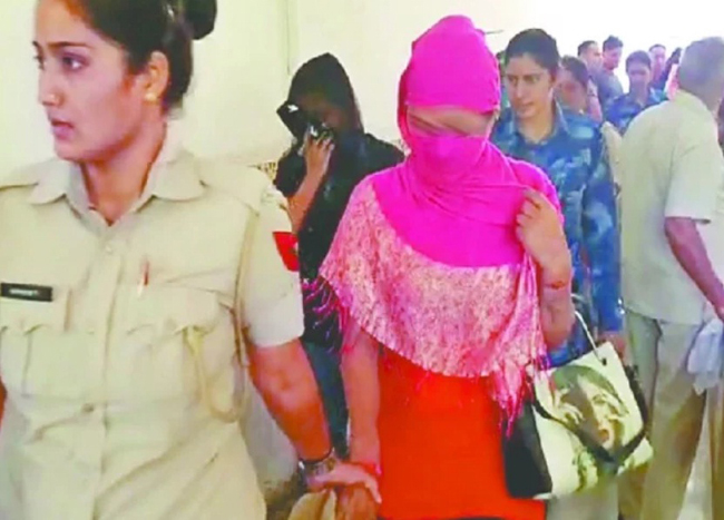 महिला आयोग की सहायता से पुलिस ने किया हाईप्रोफाइल सेक्स रैकेट का पर्दाफाश