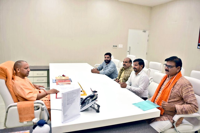 भट्टा पारसौल के किसानों पर चल रहे मुकदमे जल्दी वापस होंगे, धीरेंद्र सिंह ने सीएम से मुलाकात की