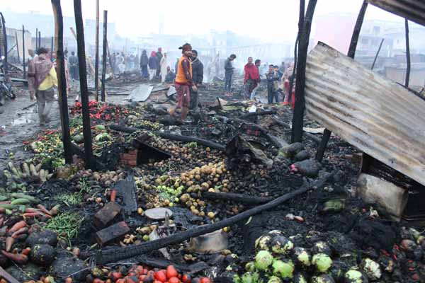 तुगलपुर सब्जी मंडी में आग लगने से 300 दुकानें जली, 6 करोड़ का नुकसान
