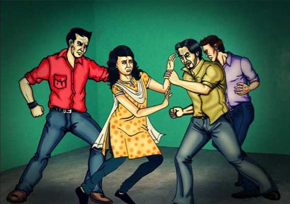 अशलील कमेंट का विरोध करने पर महिला को घर में खीचने का पर आरोप