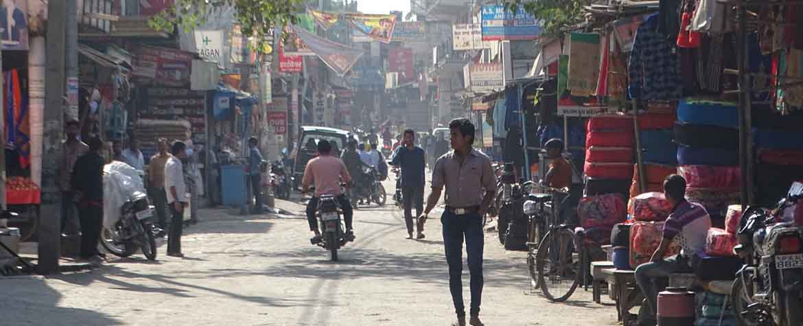 नोटबंदीः बंद और विरोध बेअसर, आम आदमी बेपरवाह