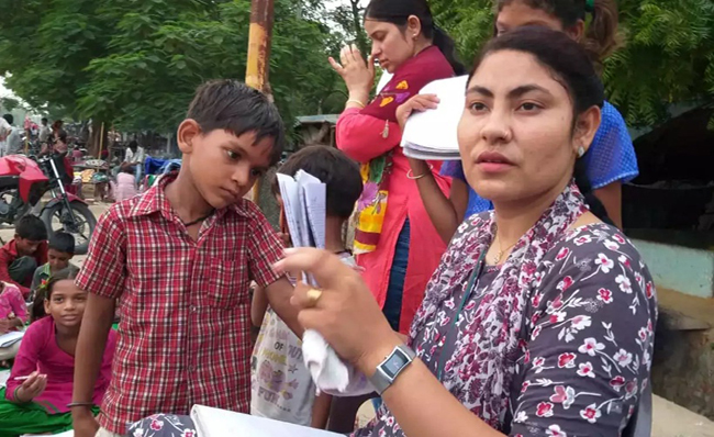 बुलन्दशहर में बच्चे-बच्चे की जबान पर पुलिस वाली मैडम का नाम, क्यों