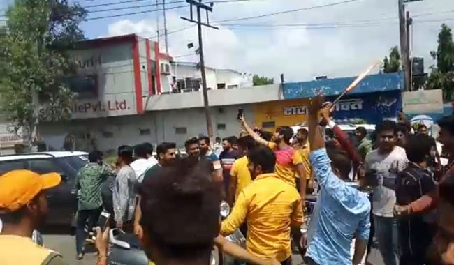 बम्हैटा और अच्छेजा गांव का विवाद बढ़ा, डासना पंचायत में हुआ पथराव