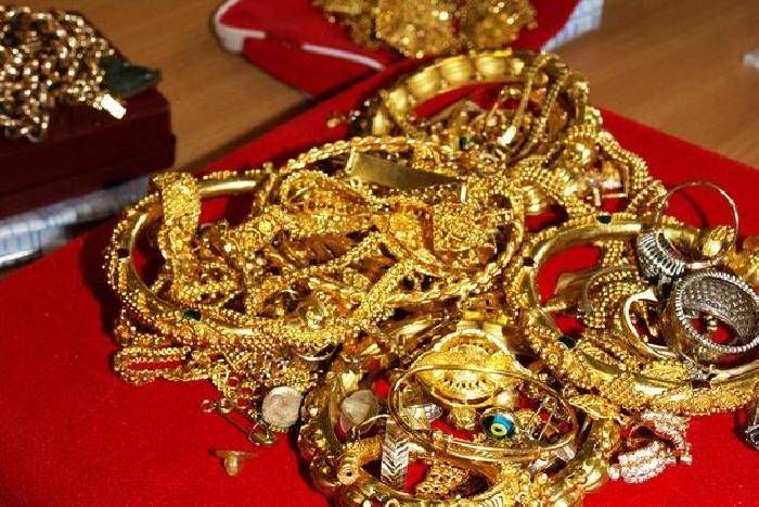 ग्रेटर नोएडा में महिला को सम्मोहित कर गहने ले उड़े ठग