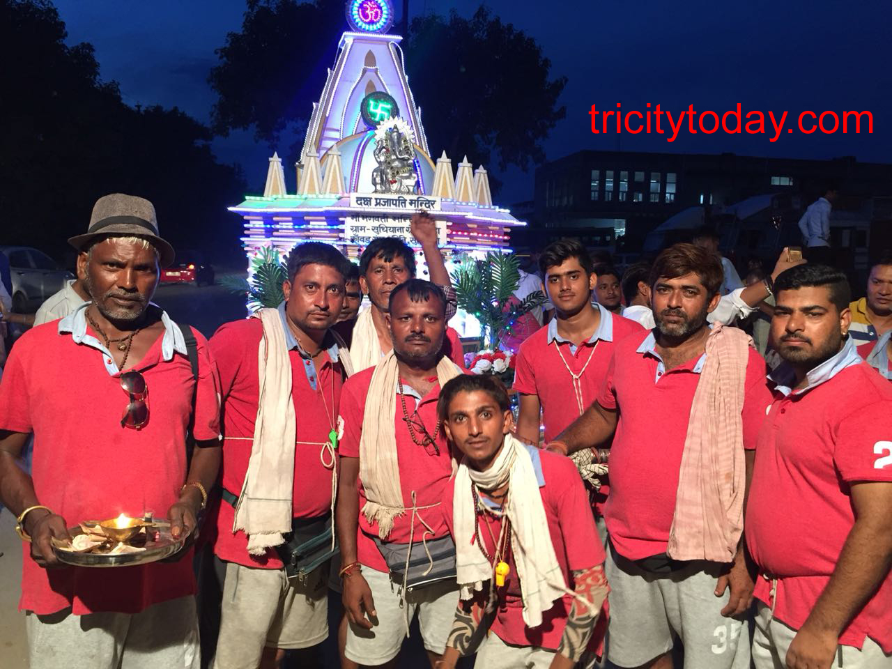ग्रेटर नोएडा के सुथियाना गांव में आयी सवा लाख की कावड़, मुस्लिमो का भी योगदान