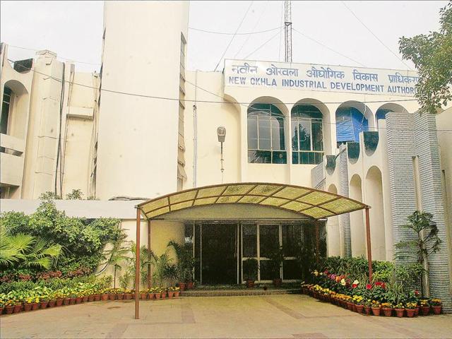 प्लास्टिक यूज करने पर नोएडा के इन नामी फूड स्टोर पर लगा जुर्माना