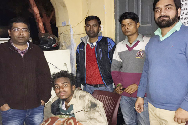 मैनेजर और इंस्पेक्टर की नेकदिली, चार महीने से लापता बच्चे को मां-बाप से मिलाया