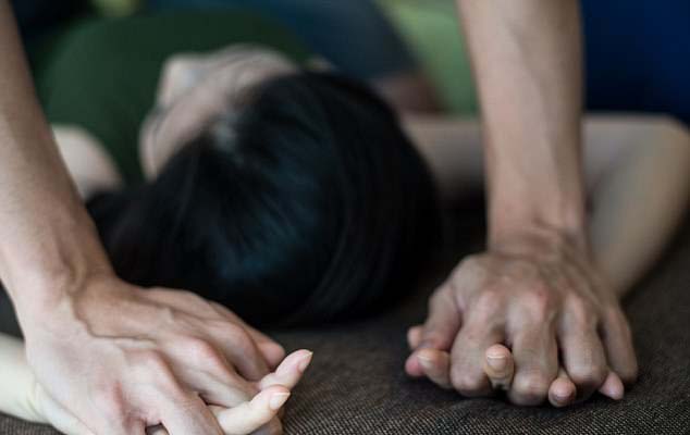 एसिड अटैक की धमकी देकर 10 साल से बना रहा था अप्राकृतिक संबंध
