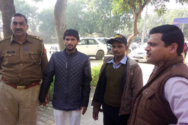 आरएलडी प्रत्याशी पर फायरिंग करने वाला बदमाश गिरफ्तार, राहुल जाट गैंग का है शूटर
