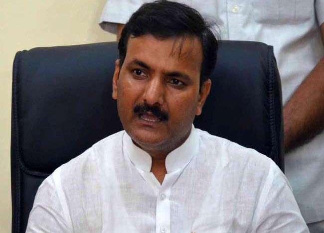 अब प्राइमरी स्कूलों में लगेगी योग और खेल क्लास : बेसिक शिक्षा मंत्री