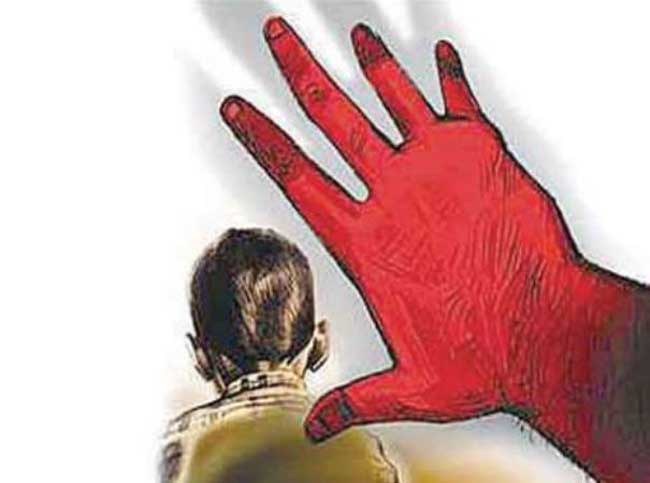 कैब चालक पर 10 साल की बच्ची के साथ अश्लील हरकत का आरोप