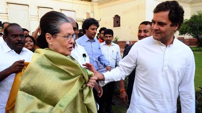 कांग्रेस कार्य समिति की बैठक छोड़कर गए राहुल और सोनिया गांधी