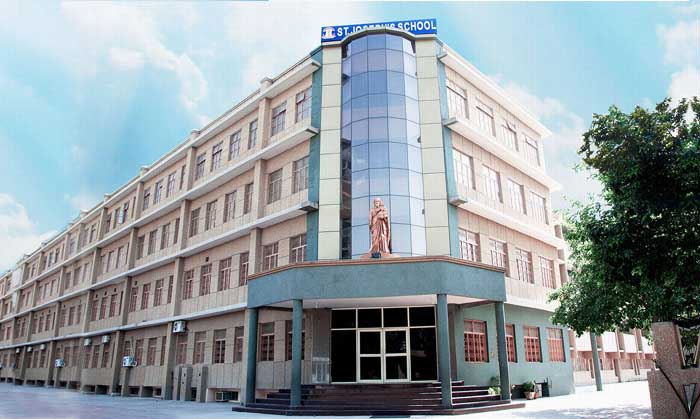 स्कूल आते समय लंच बॉक्स भूले तो रहना पड़ेगा भूखा