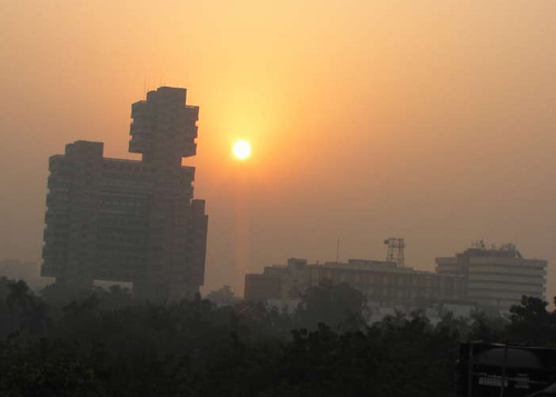 दिल्ली-एनसीआर में दिवाली के 6 दिन बाद दिखा सूरज, जिम्मेदार कौन