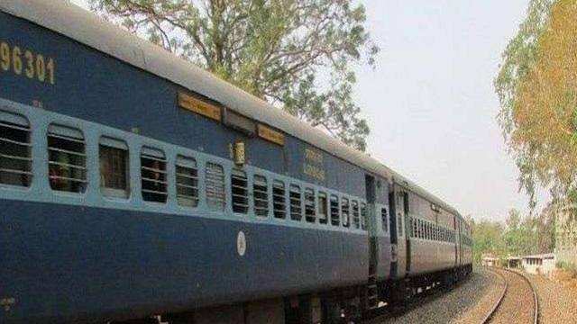 सरकार ने त्यौहार पर घर जाने के लिए चलाई विशेष ट्रेन