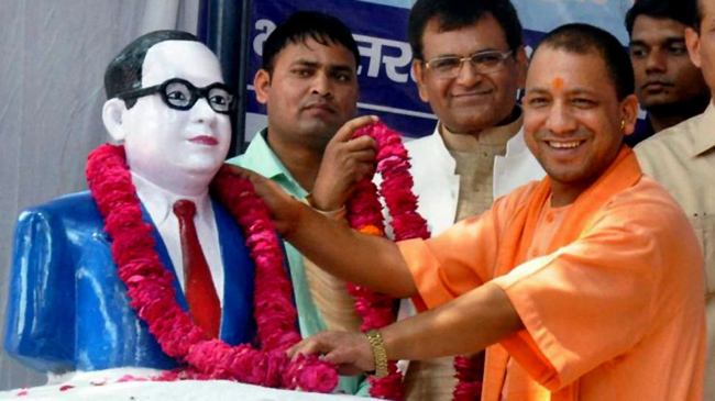 यूपी के प्राइमरी स्कूलों में क्यों नहीं लगाए जा रहे बाबा साहेब के चित्र, दलित समाजसेवी के सवाल से हड़कंप