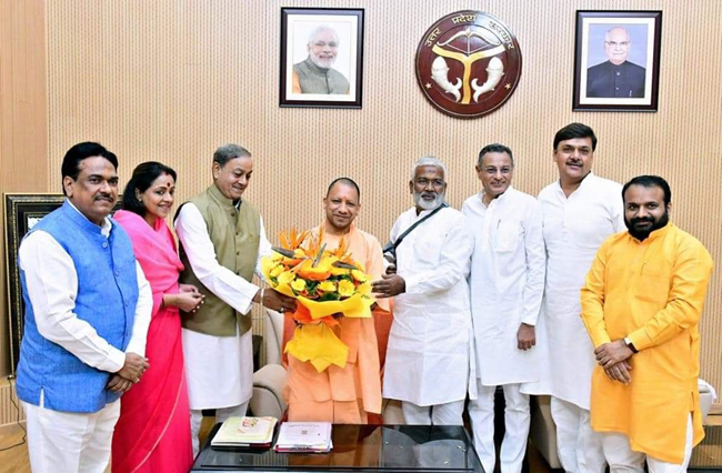 सीएम योगी आदित्यनाथ से मिले सुरेंद्र सिंह नागर