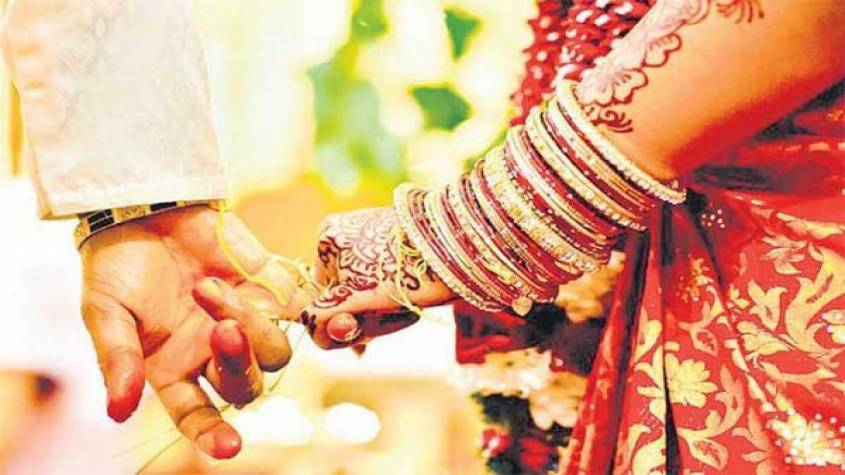 दूल्हा समेत 58 लोग कोरोना पॉजिटिव, जिला प्रशासन का फरमान दूल्हे का पिता कराएगा संक्रमित लोगों का इलाज
