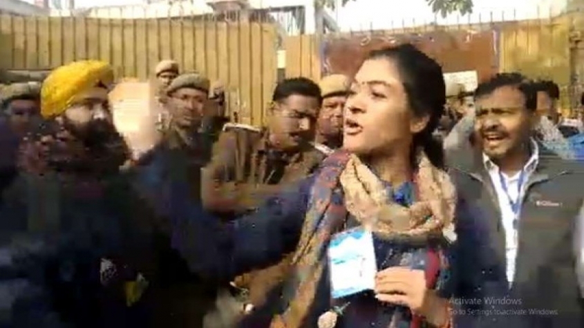 आप की बागी नेता ने आप के कार्यकर्ता को थप्पड़ मारने की कोशिश की