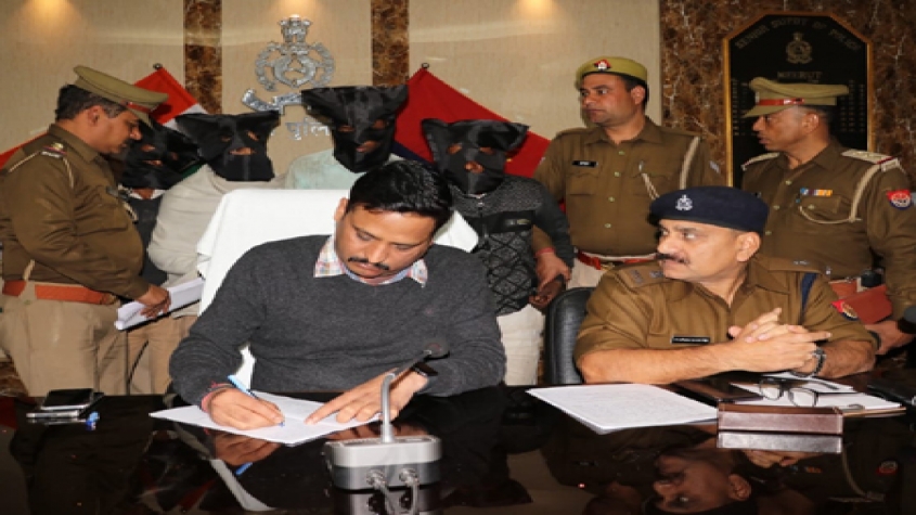 पुलिस की वर्दी पहनकर डकैती डालने वाला पूरा खानदान गिरफ्तार