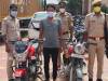 Greater Noida: दुकानों के सामने से पलक झपकते ही बाइक गायब करने वाला शातिर चोर गिरफ्तार